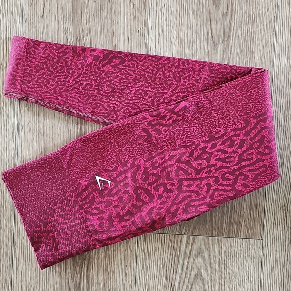 Gymshark Pants - Gymshark Maroon Patterned Leggings, Size Small